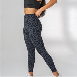 BALANCE ATHLETICA - The Lux Pant - Panther - Size Medium